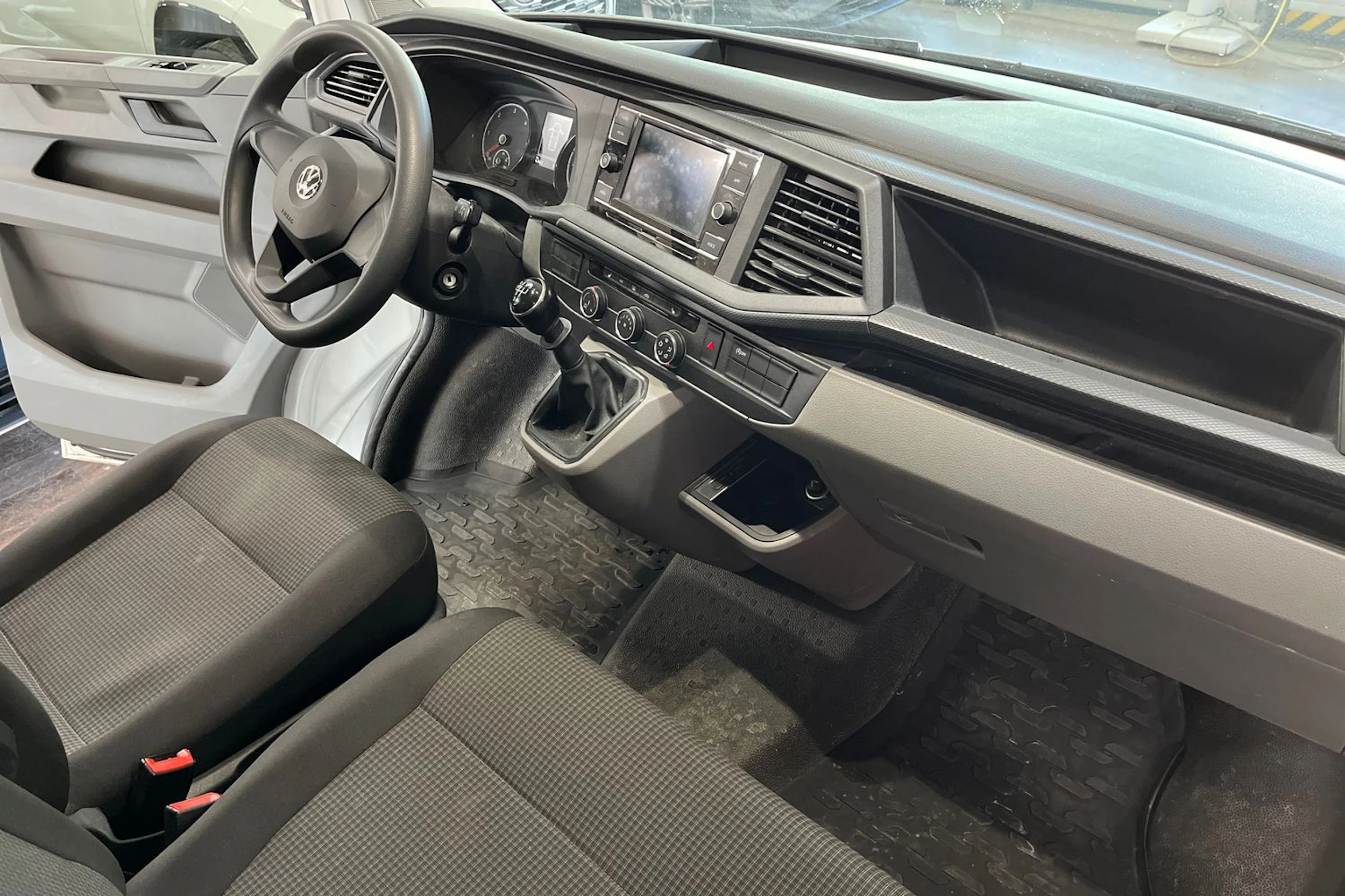 Valkoinen Volkswagen TRANSPORTER 2020 kuva 17.