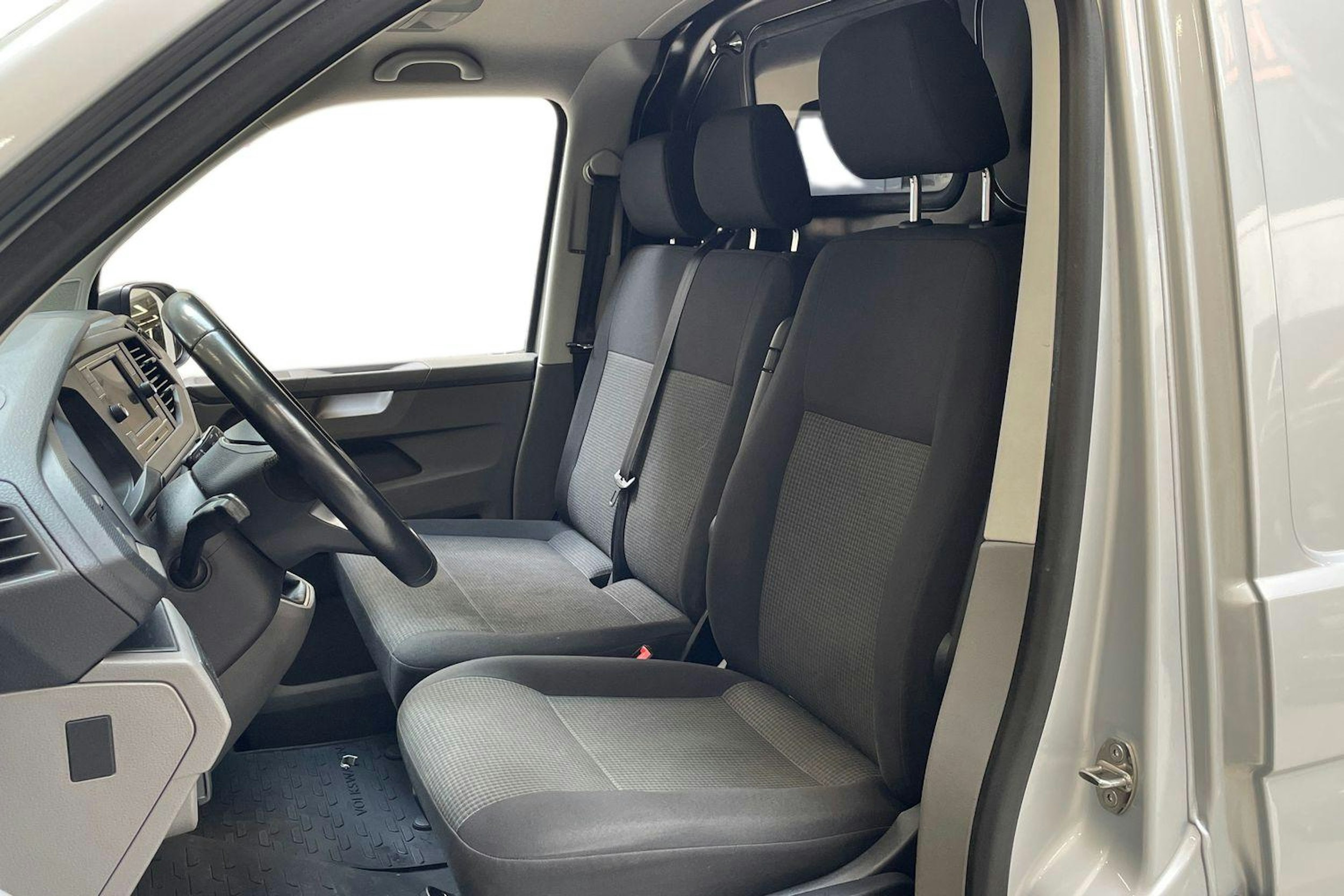 hopea Volkswagen Transporter 2020 kuva 7.