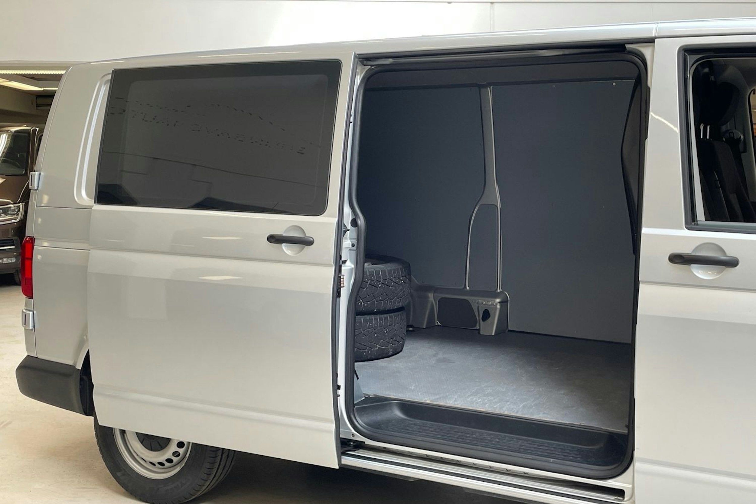 hopea Volkswagen Transporter 2020 kuva 12.
