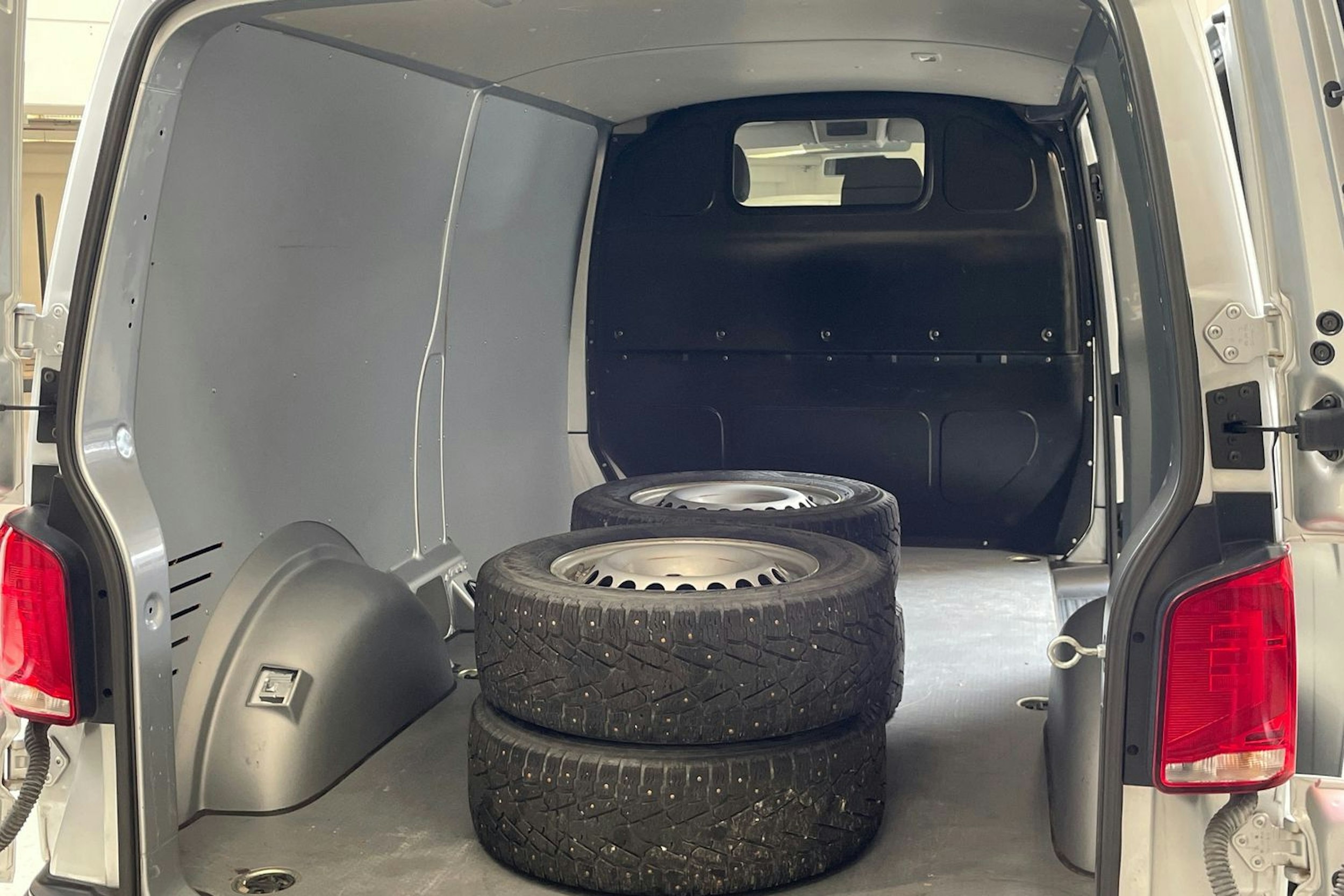 hopea Volkswagen Transporter 2020 kuva 15.