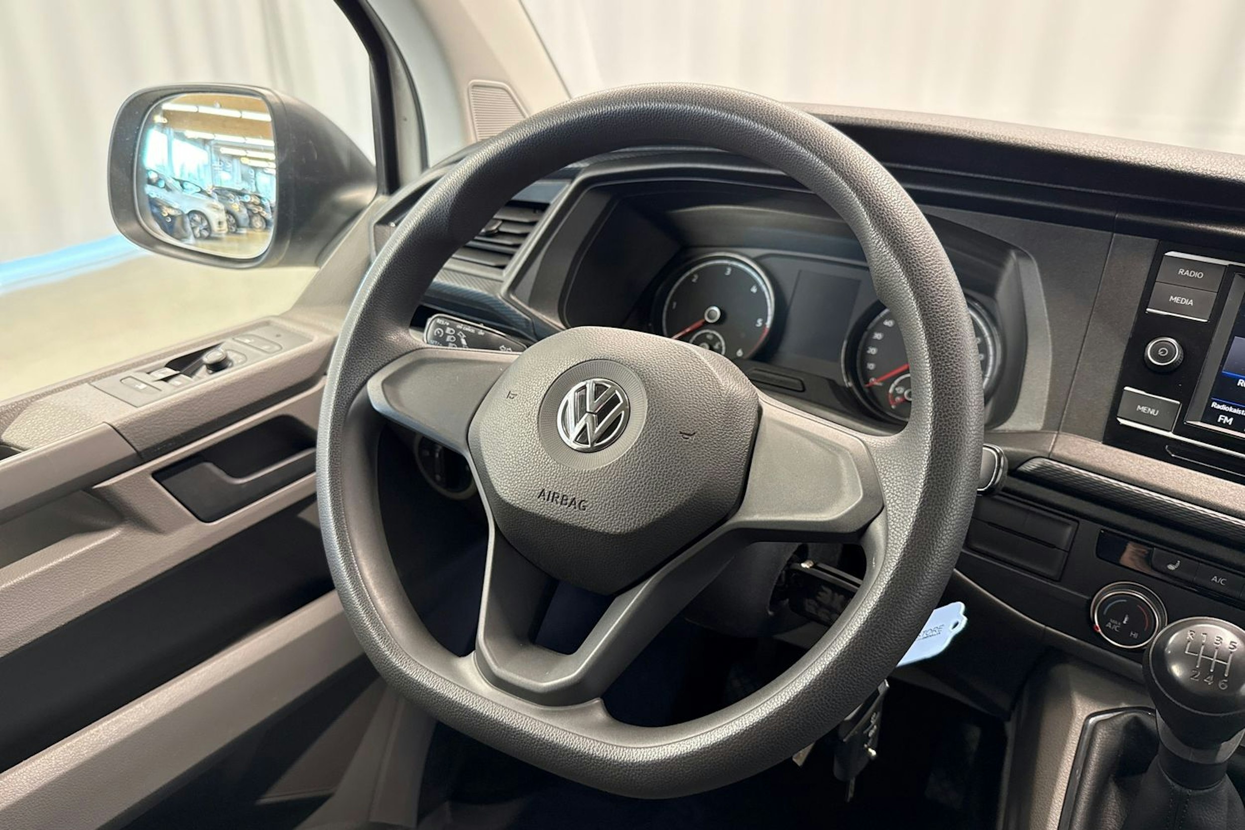 Valkoinen Volkswagen TRANSPORTER 2020 kuva 13.