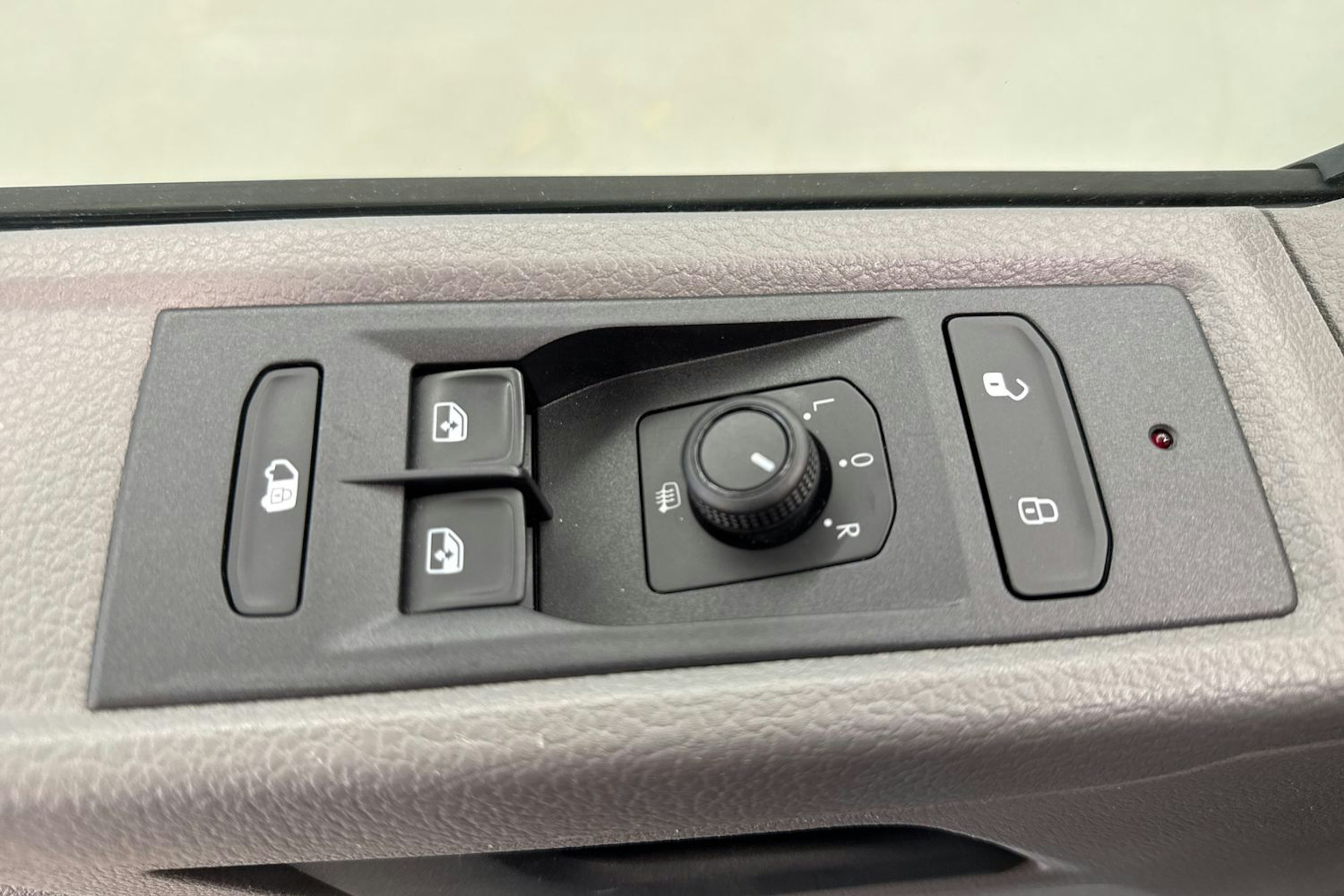 Valkoinen Volkswagen TRANSPORTER 2020 kuva 16.