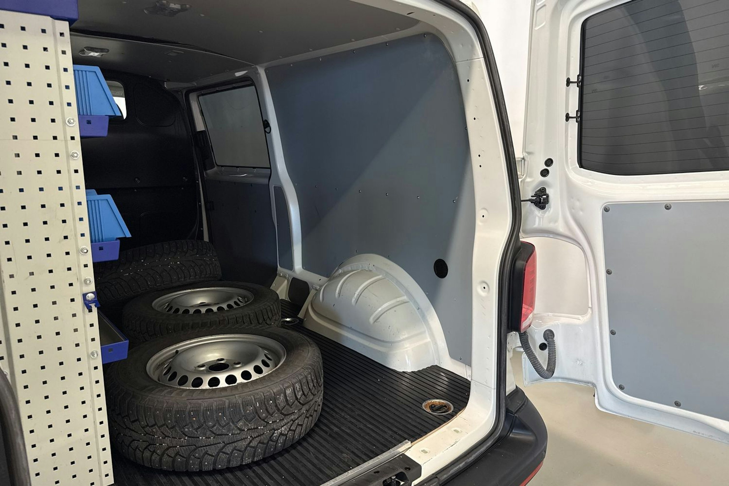 Valkoinen Volkswagen TRANSPORTER 2020 kuva 24.