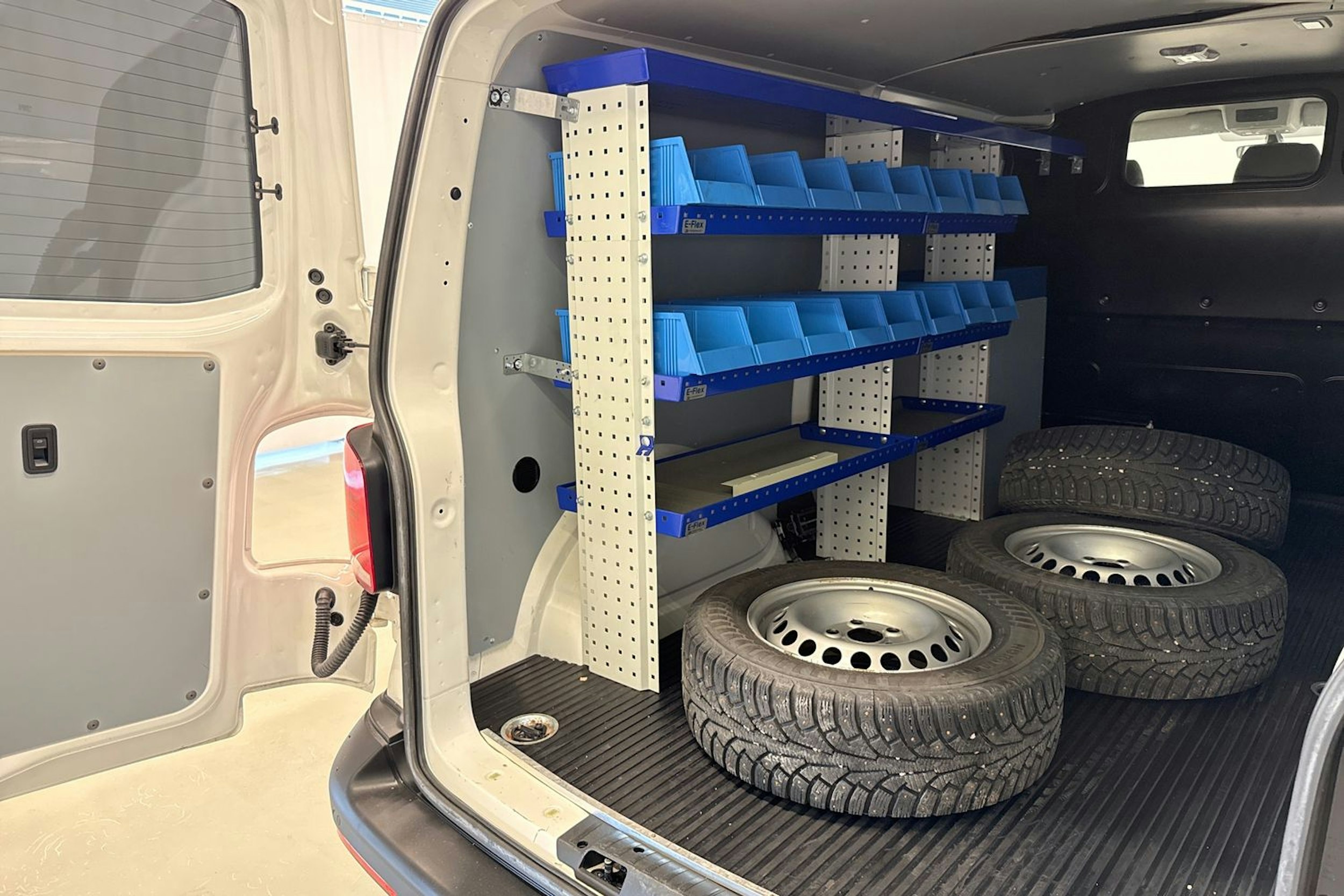 Valkoinen Volkswagen TRANSPORTER 2020 kuva 25.