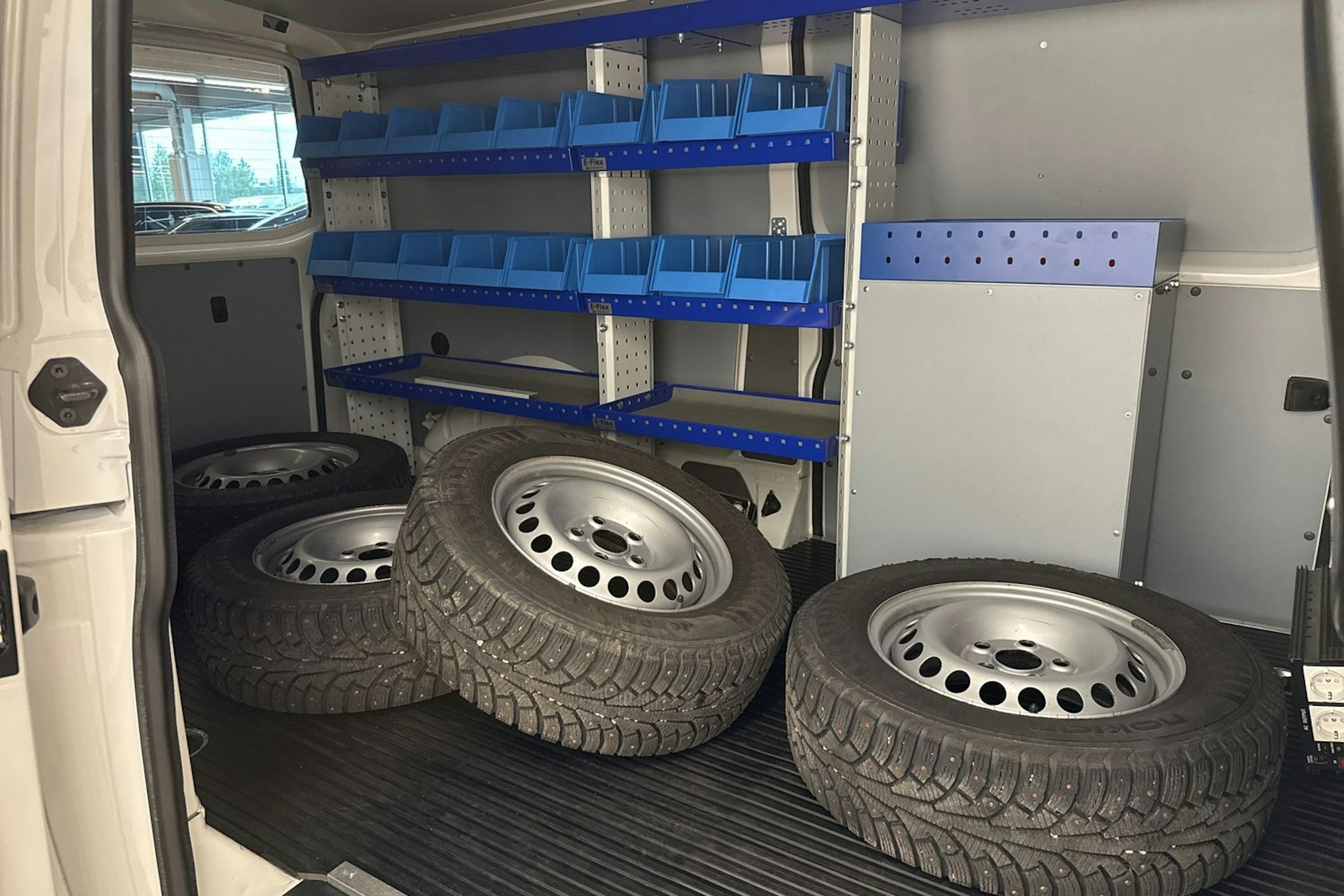 Valkoinen Volkswagen TRANSPORTER 2020 kuva 26.