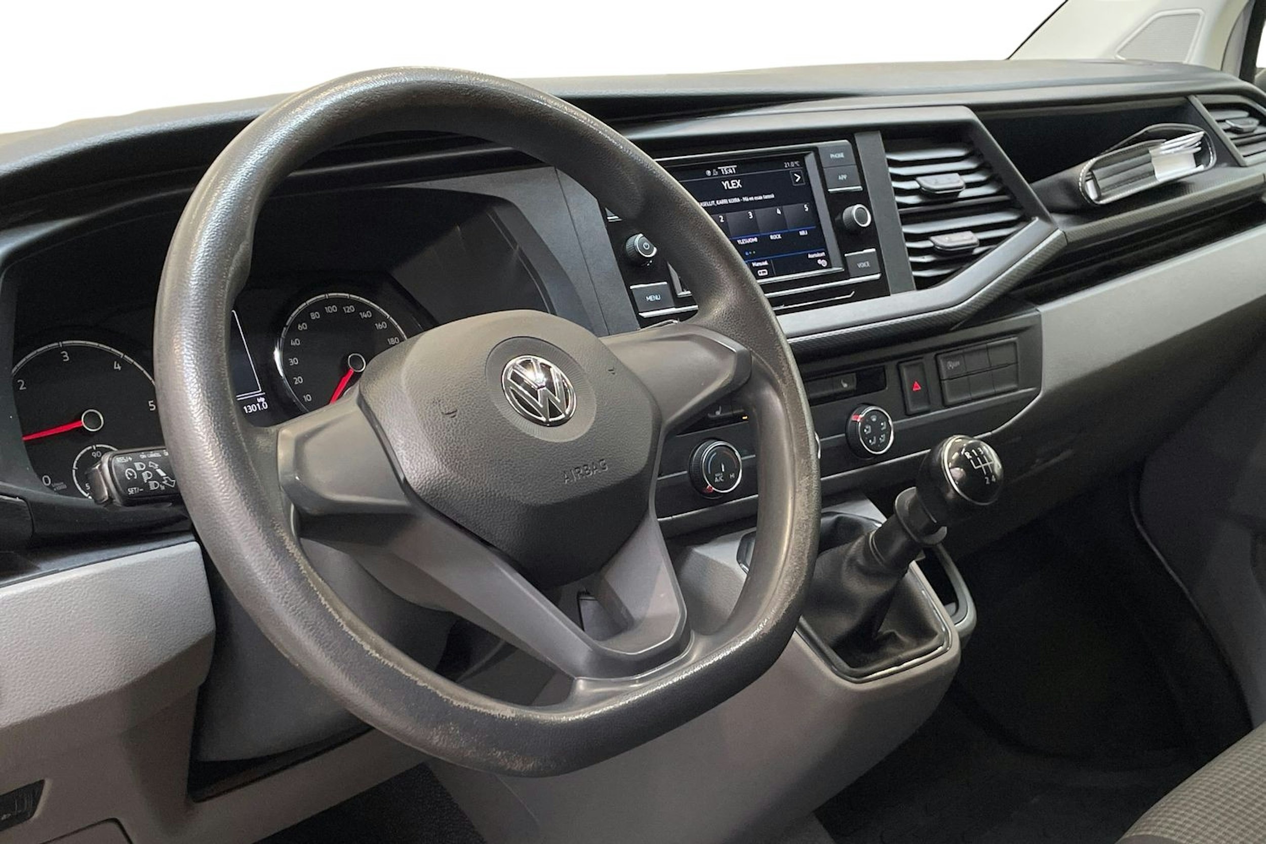 valkoinen Volkswagen Transporter 2020 kuva 7.