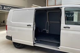 valkoinen Volkswagen Transporter 2020 kuva 9.