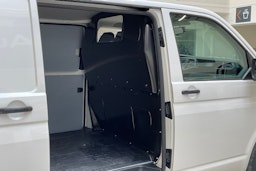 valkoinen Volkswagen Transporter 2020 kuva 10.