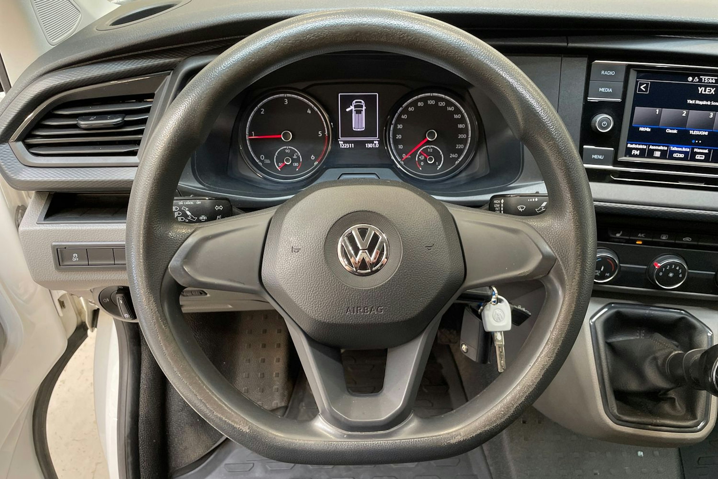 valkoinen Volkswagen Transporter 2020 kuva 14.