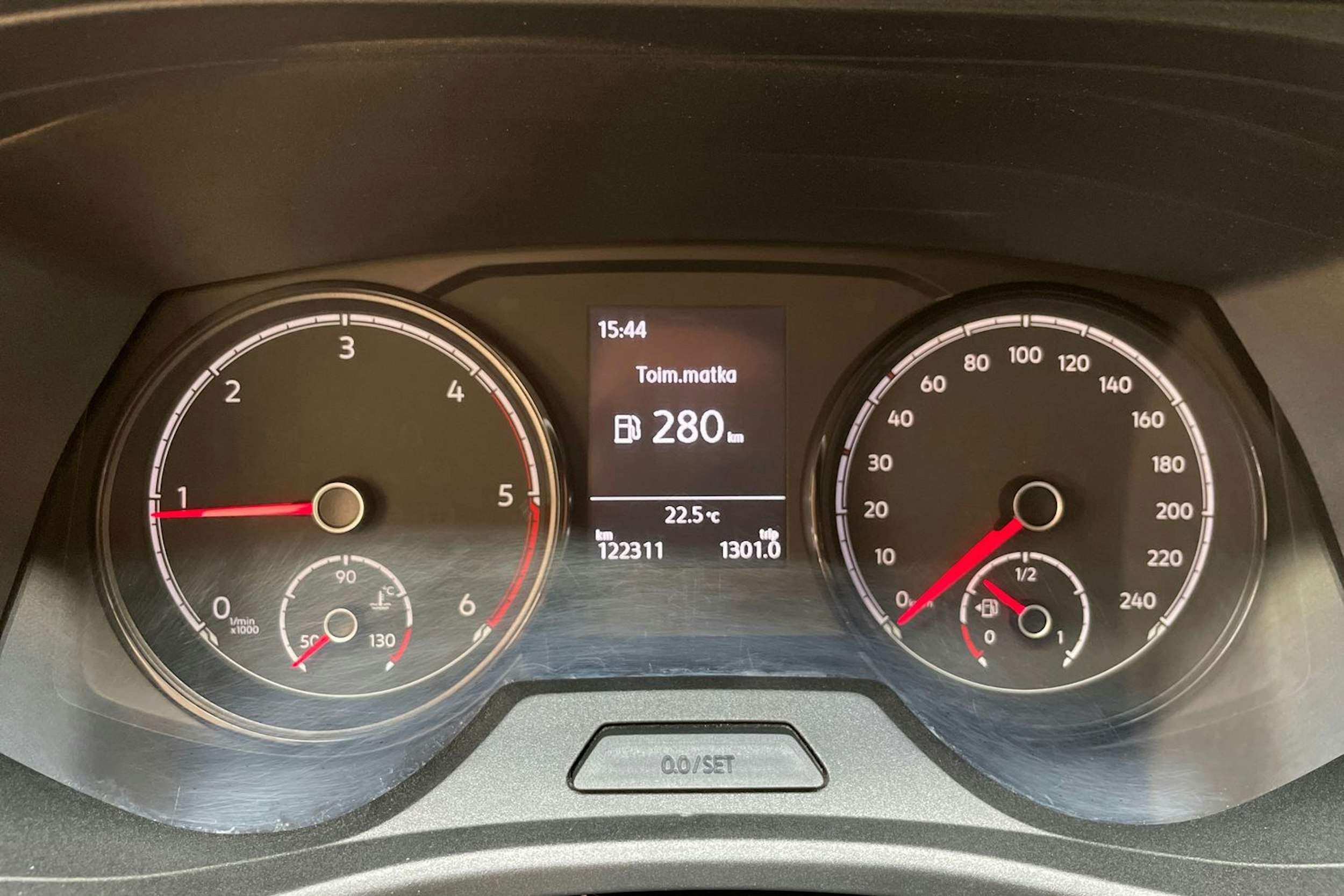 valkoinen Volkswagen Transporter 2020 kuva 15.