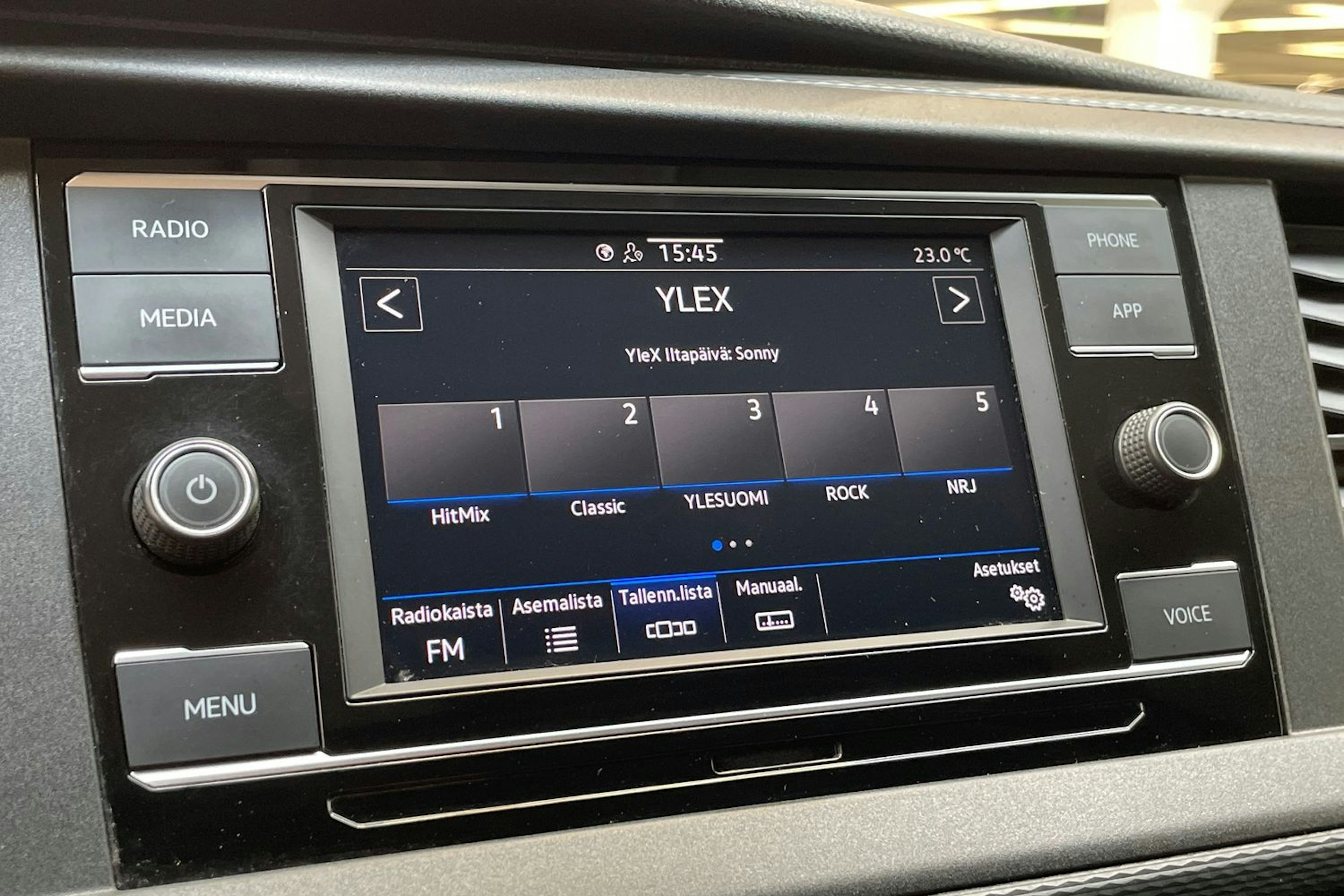 valkoinen Volkswagen Transporter 2020 kuva 17.