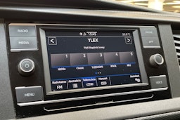 valkoinen Volkswagen Transporter 2020 kuva 17.