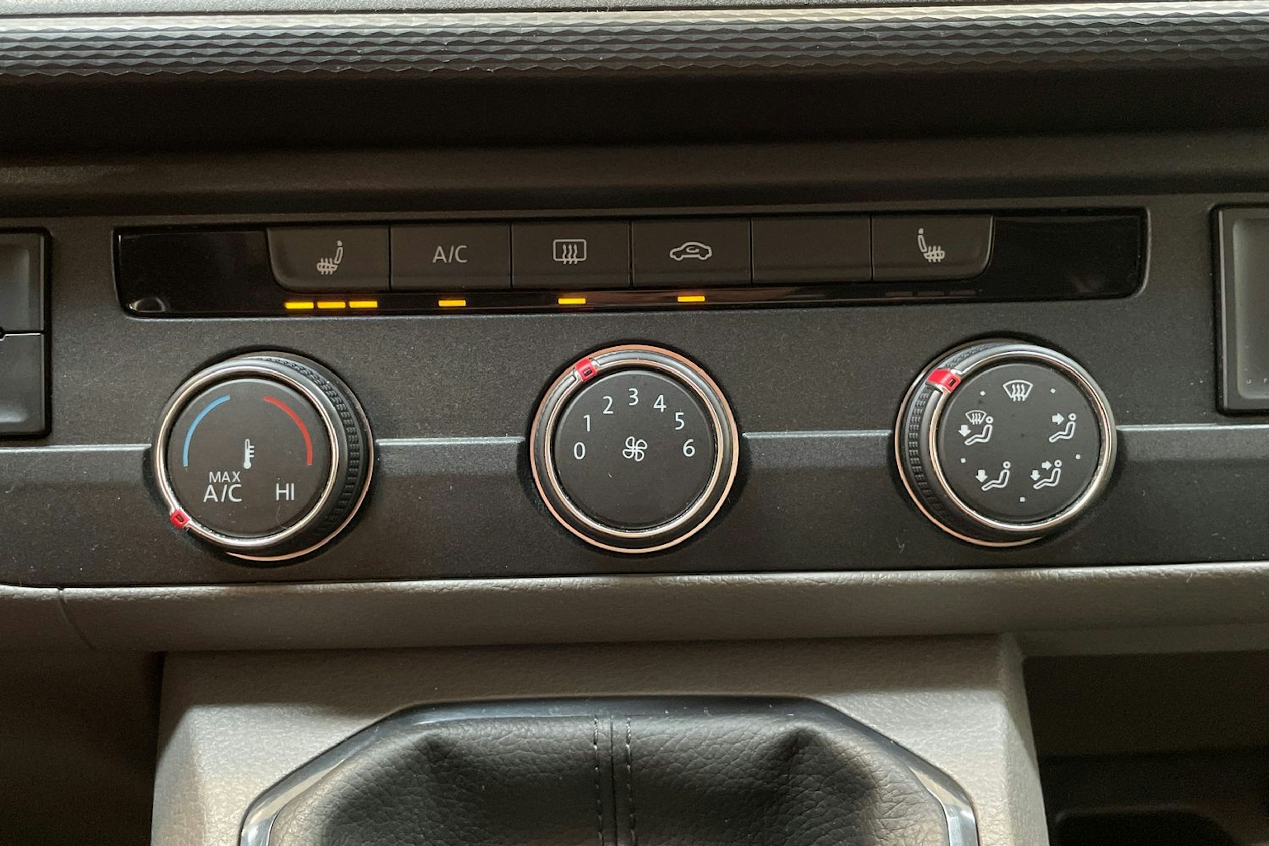 valkoinen Volkswagen Transporter 2020 kuva 21.