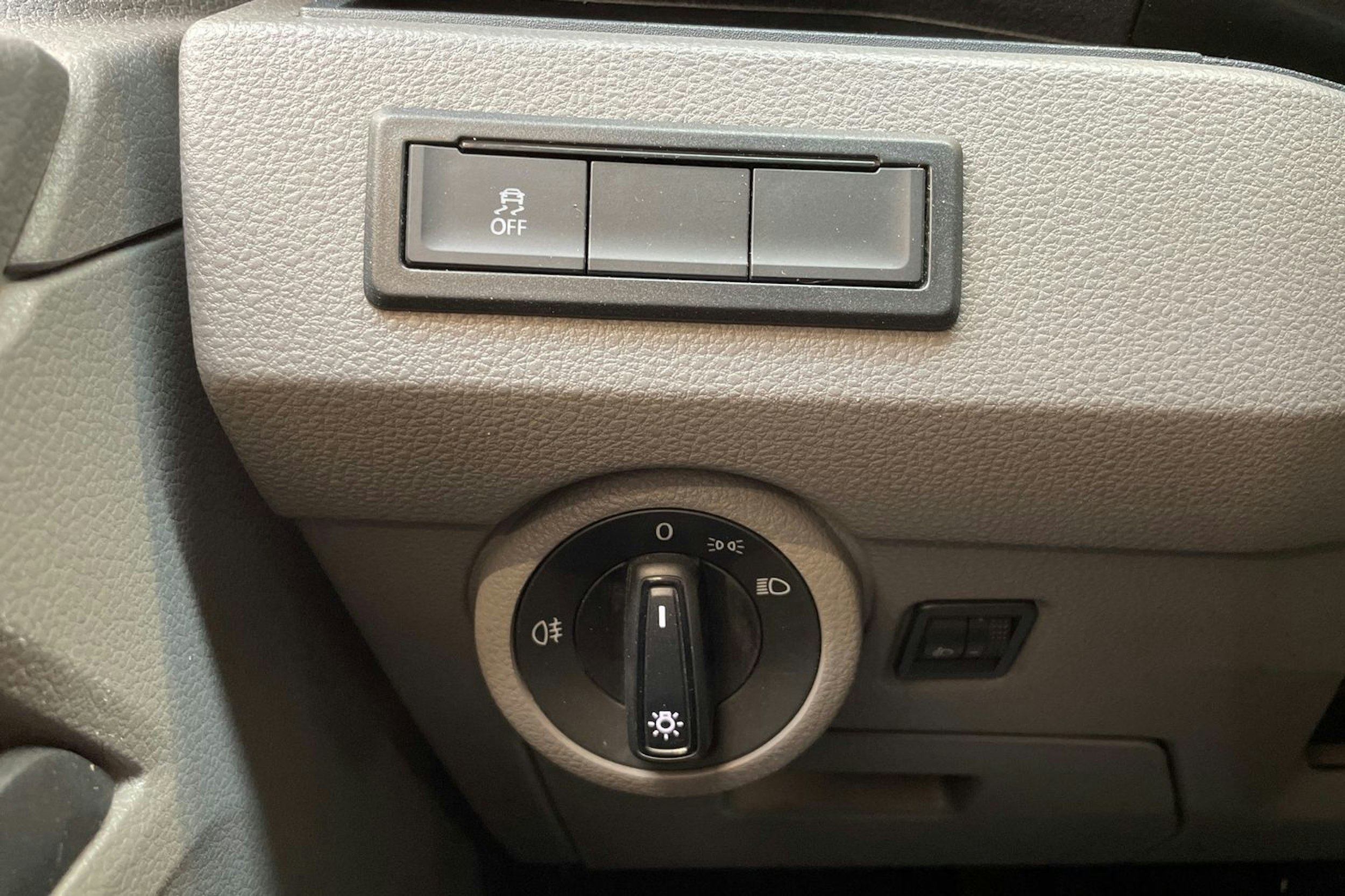 valkoinen Volkswagen Transporter 2020 kuva 23.
