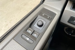 valkoinen Volkswagen Transporter 2020 kuva 24.