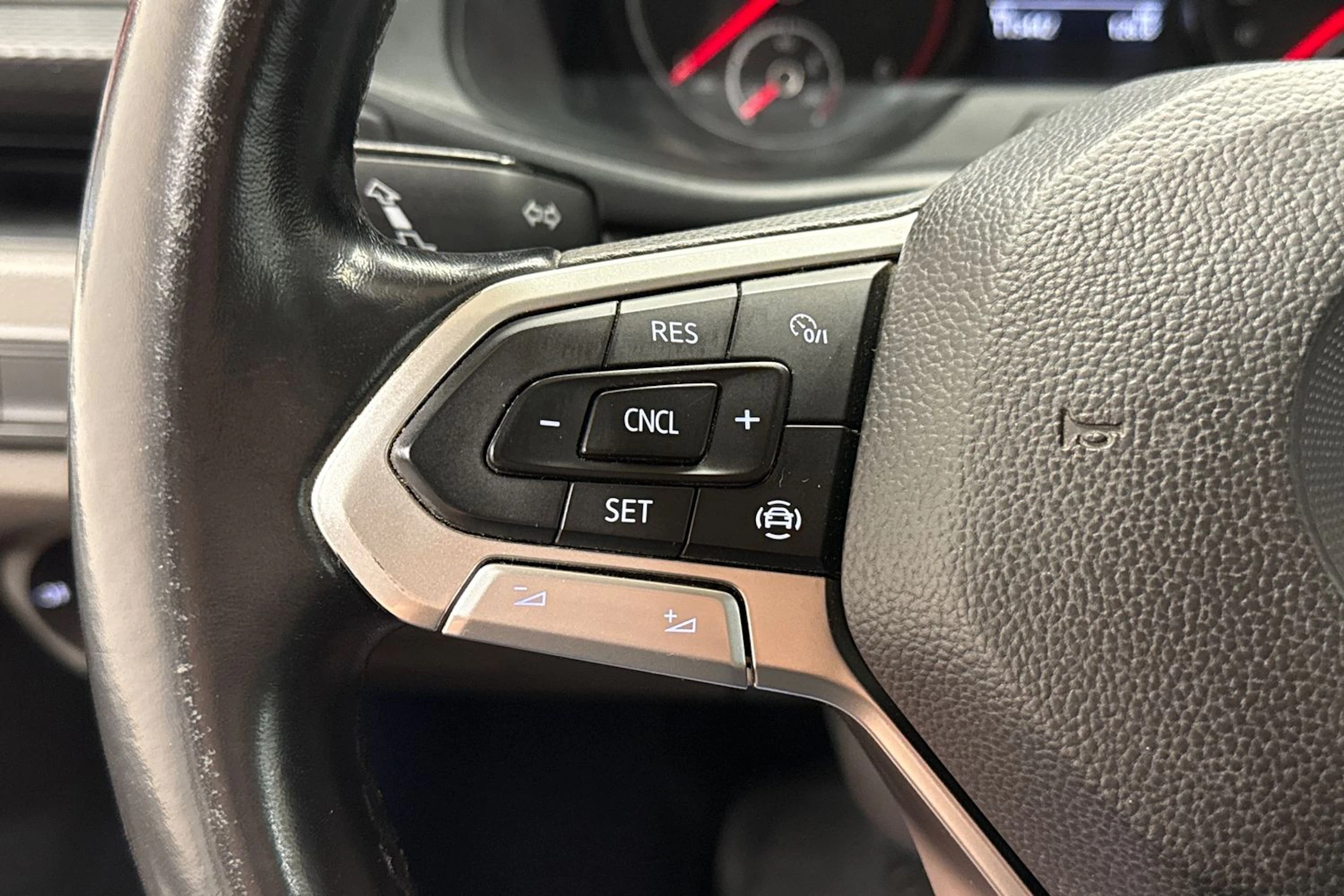Punainen Volkswagen TRANSPORTER 2020 kuva 13.