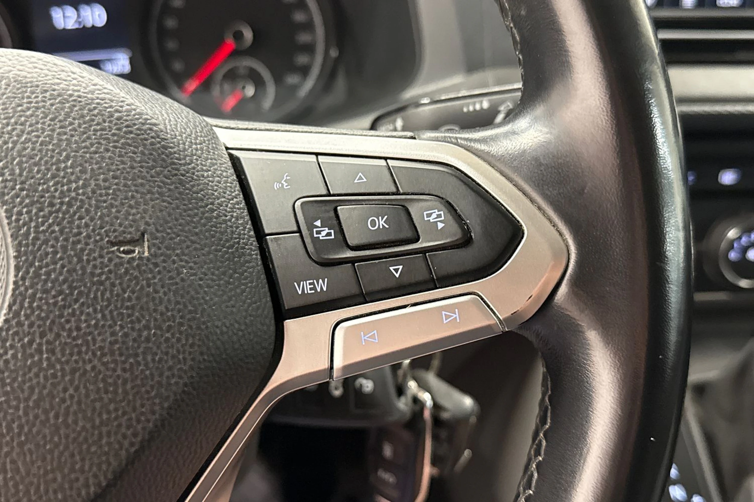 Punainen Volkswagen TRANSPORTER 2020 kuva 14.