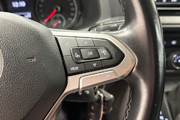 Punainen Volkswagen TRANSPORTER 2020 kuva 14.