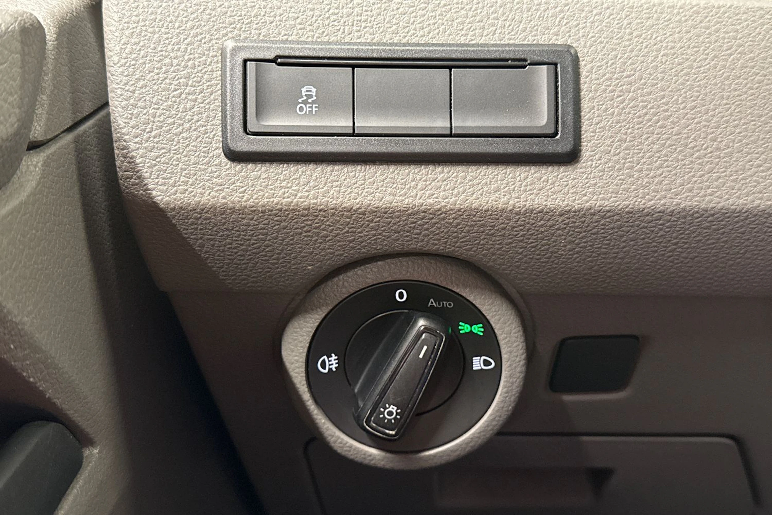 Punainen Volkswagen TRANSPORTER 2020 kuva 15.