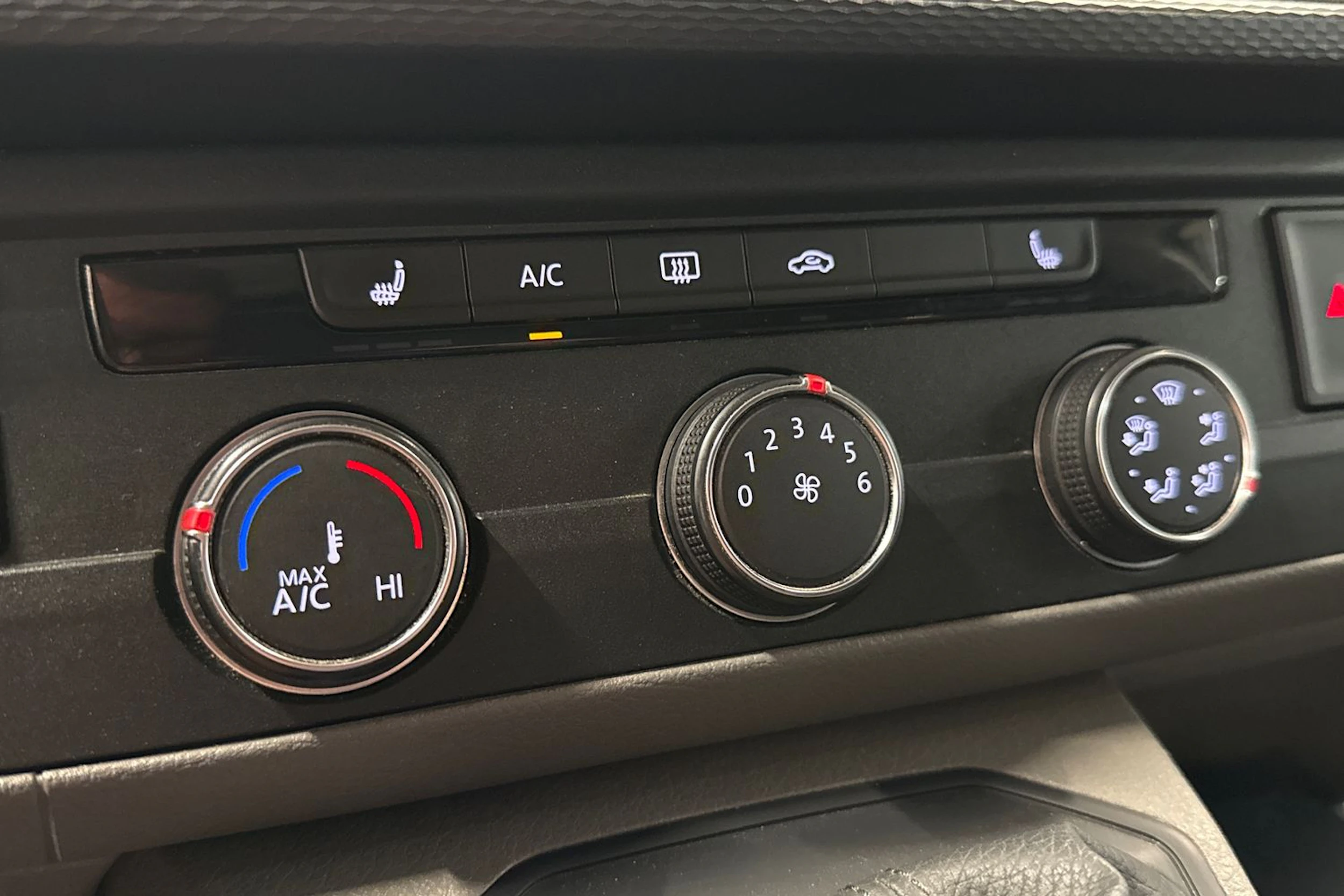 Punainen Volkswagen TRANSPORTER 2020 kuva 17.