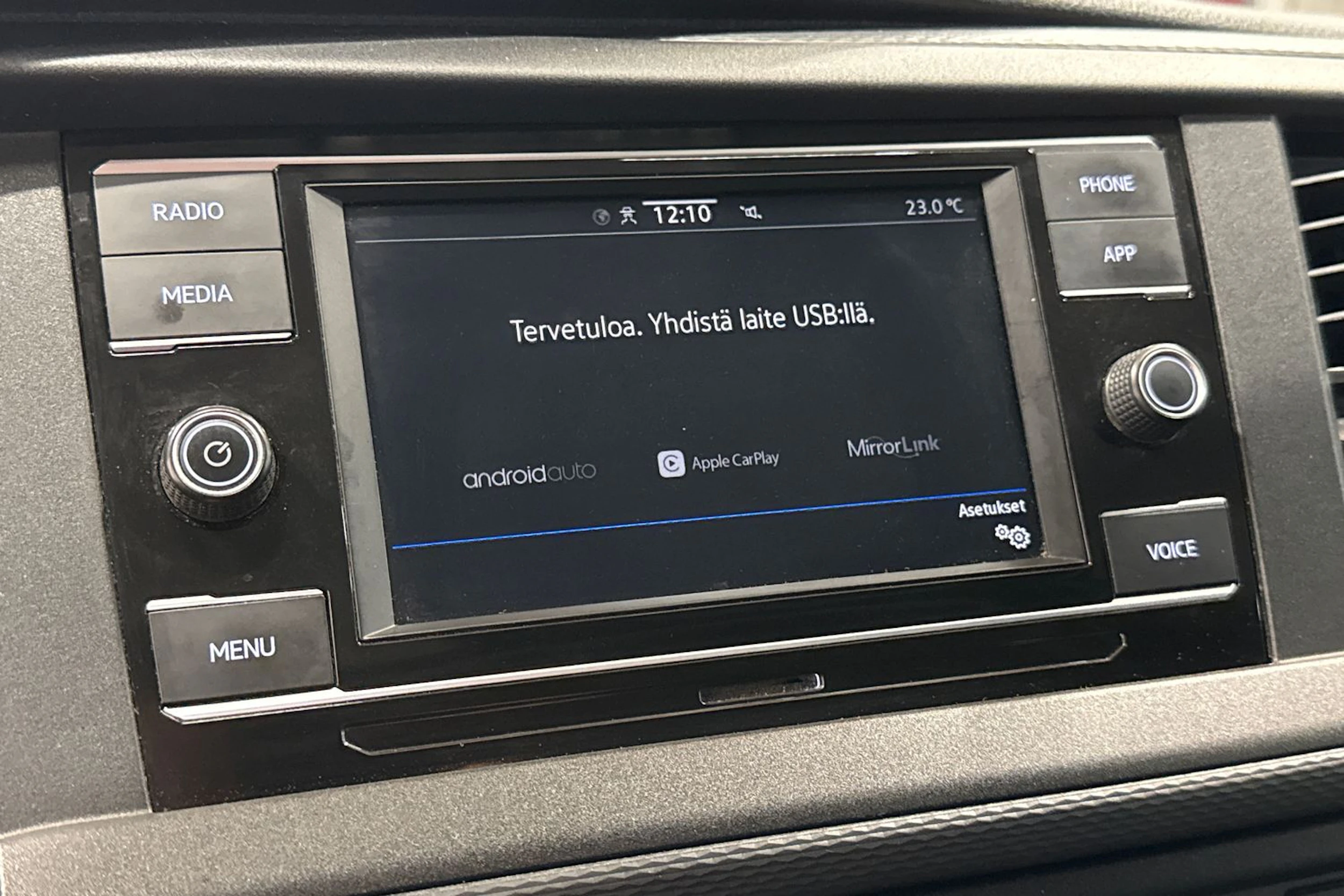 Punainen Volkswagen TRANSPORTER 2020 kuva 18.