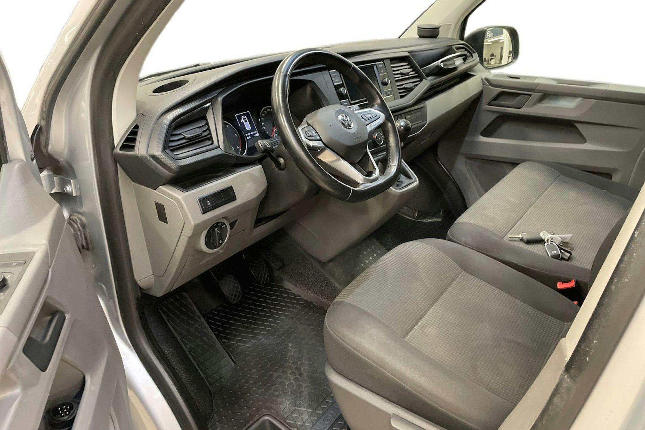 hopea Volkswagen Transporter 2020 kuva 6.