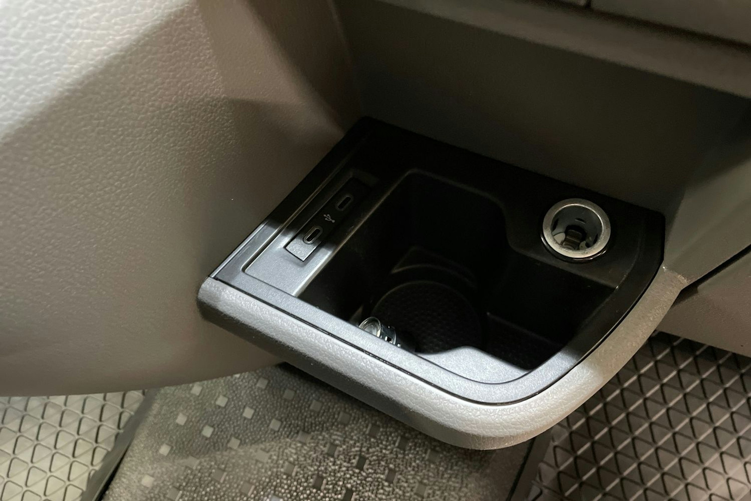 hopea Volkswagen Transporter 2020 kuva 13.