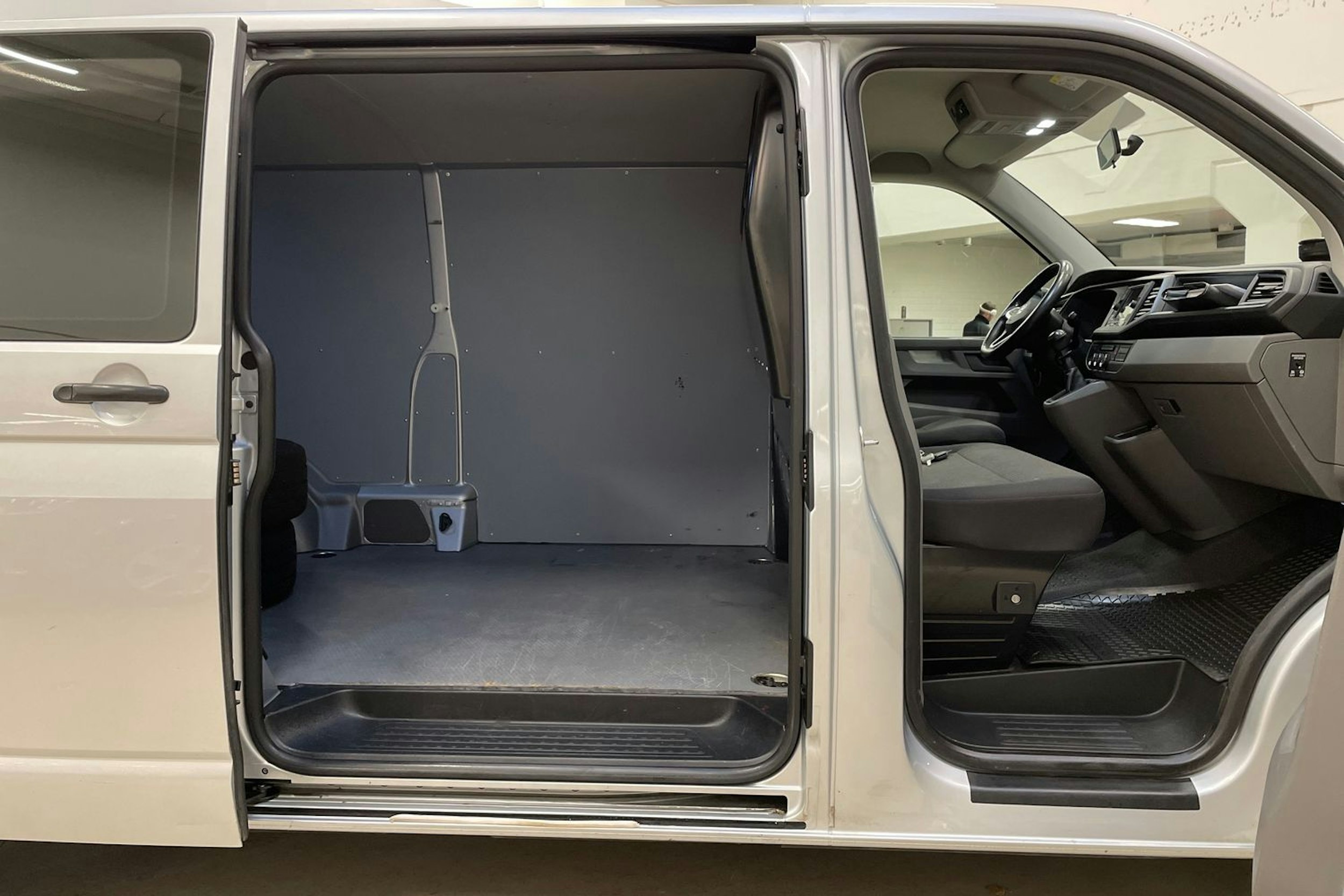 hopea Volkswagen Transporter 2020 kuva 14.