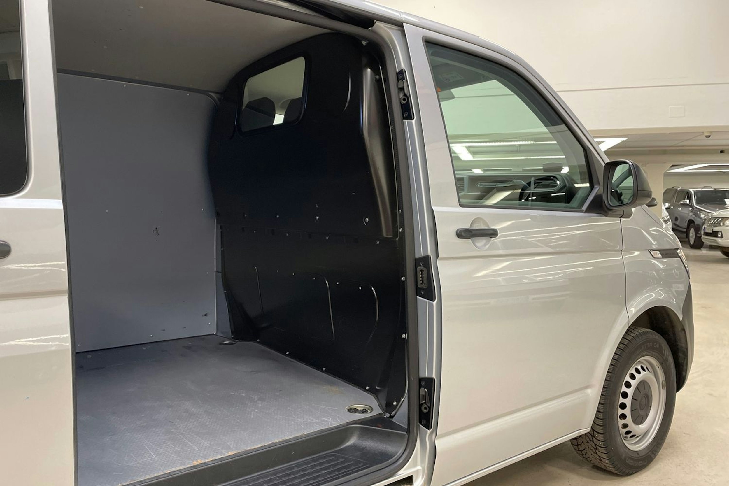 hopea Volkswagen Transporter 2020 kuva 15.