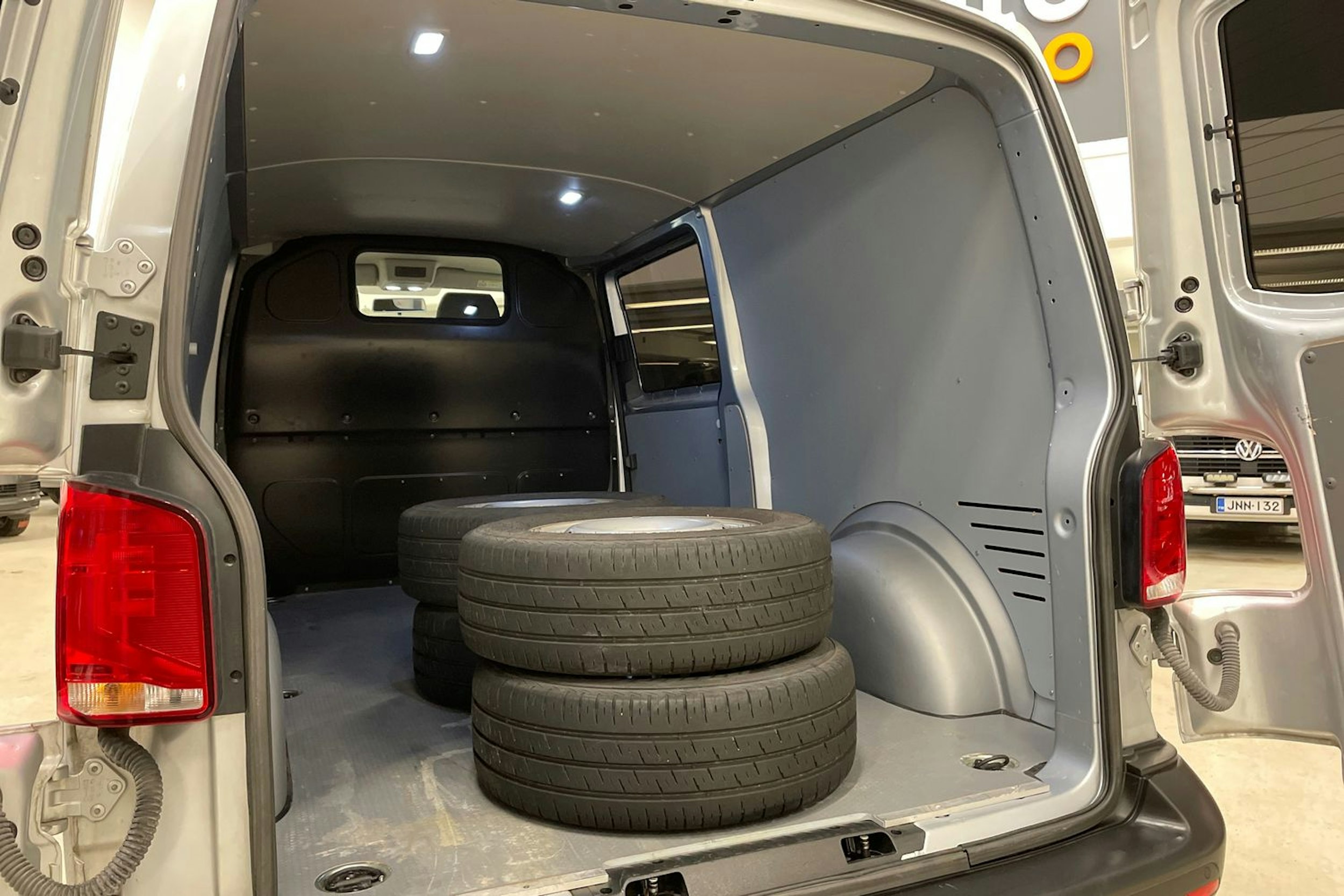 hopea Volkswagen Transporter 2020 kuva 17.