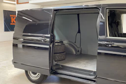 musta Volkswagen Transporter 2020 kuva 12.