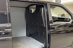 musta Volkswagen Transporter 2020 kuva 14.