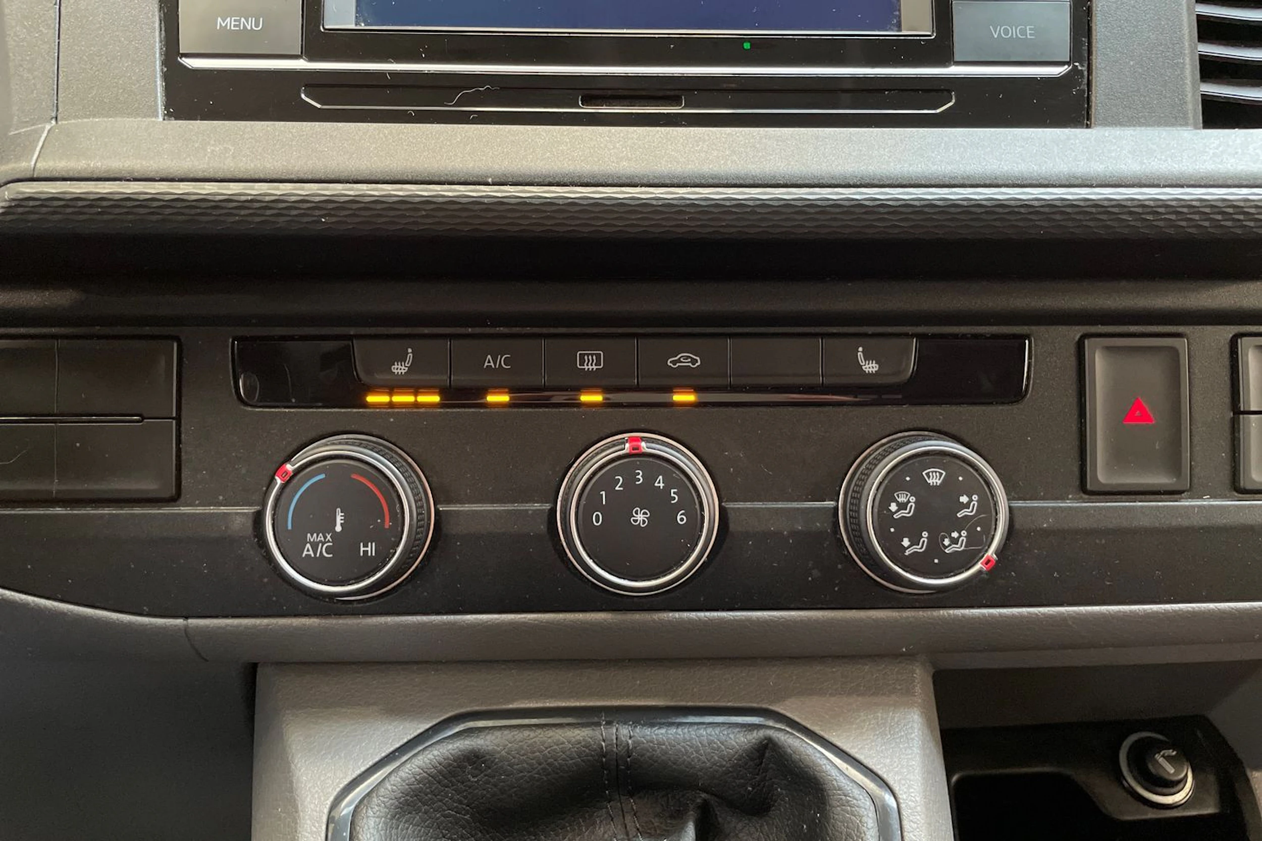 musta Volkswagen Transporter 2020 kuva 22.
