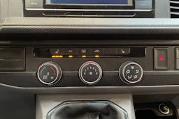 musta Volkswagen Transporter 2020 kuva 22.