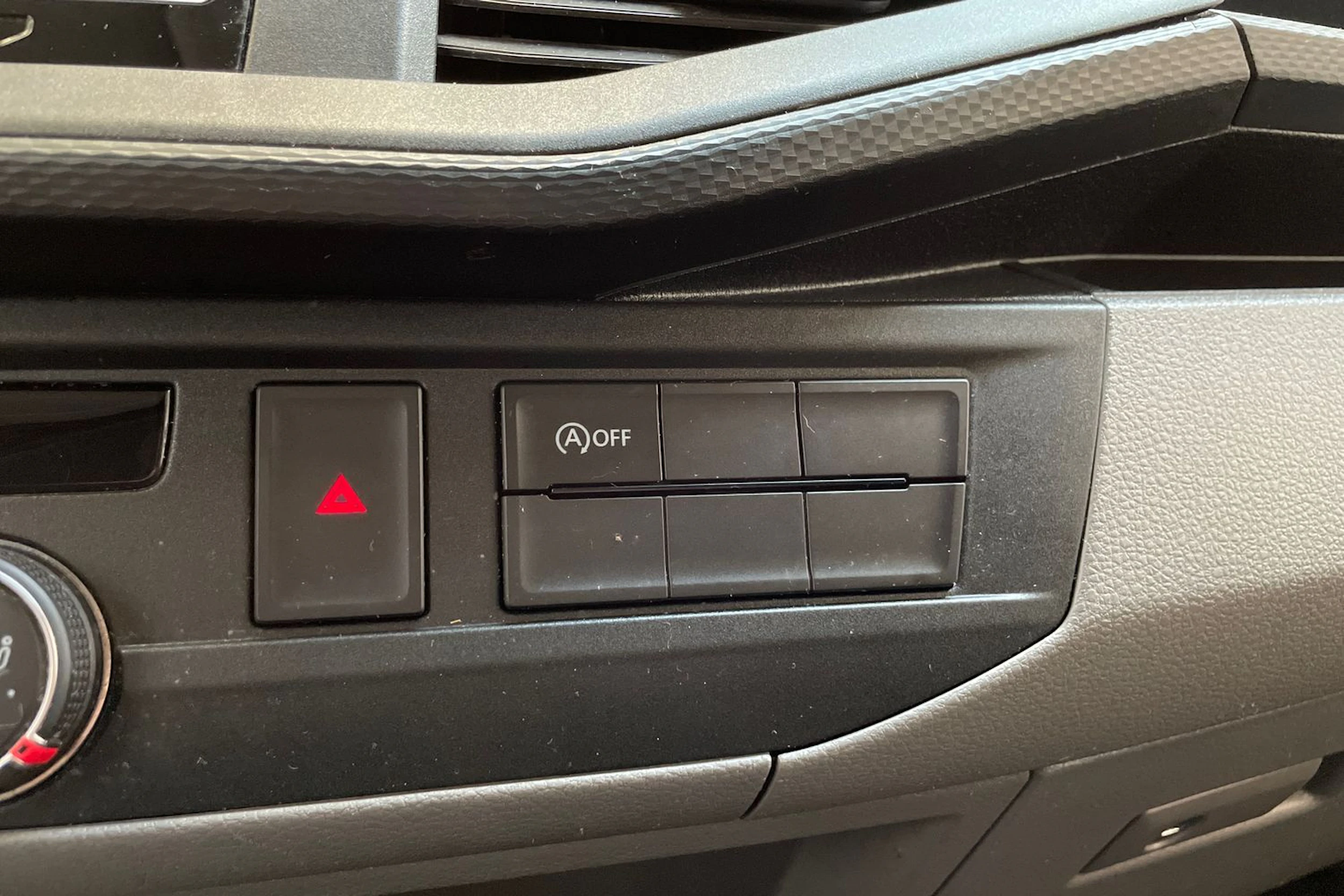 musta Volkswagen Transporter 2020 kuva 23.