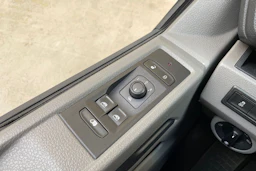 musta Volkswagen Transporter 2020 kuva 25.