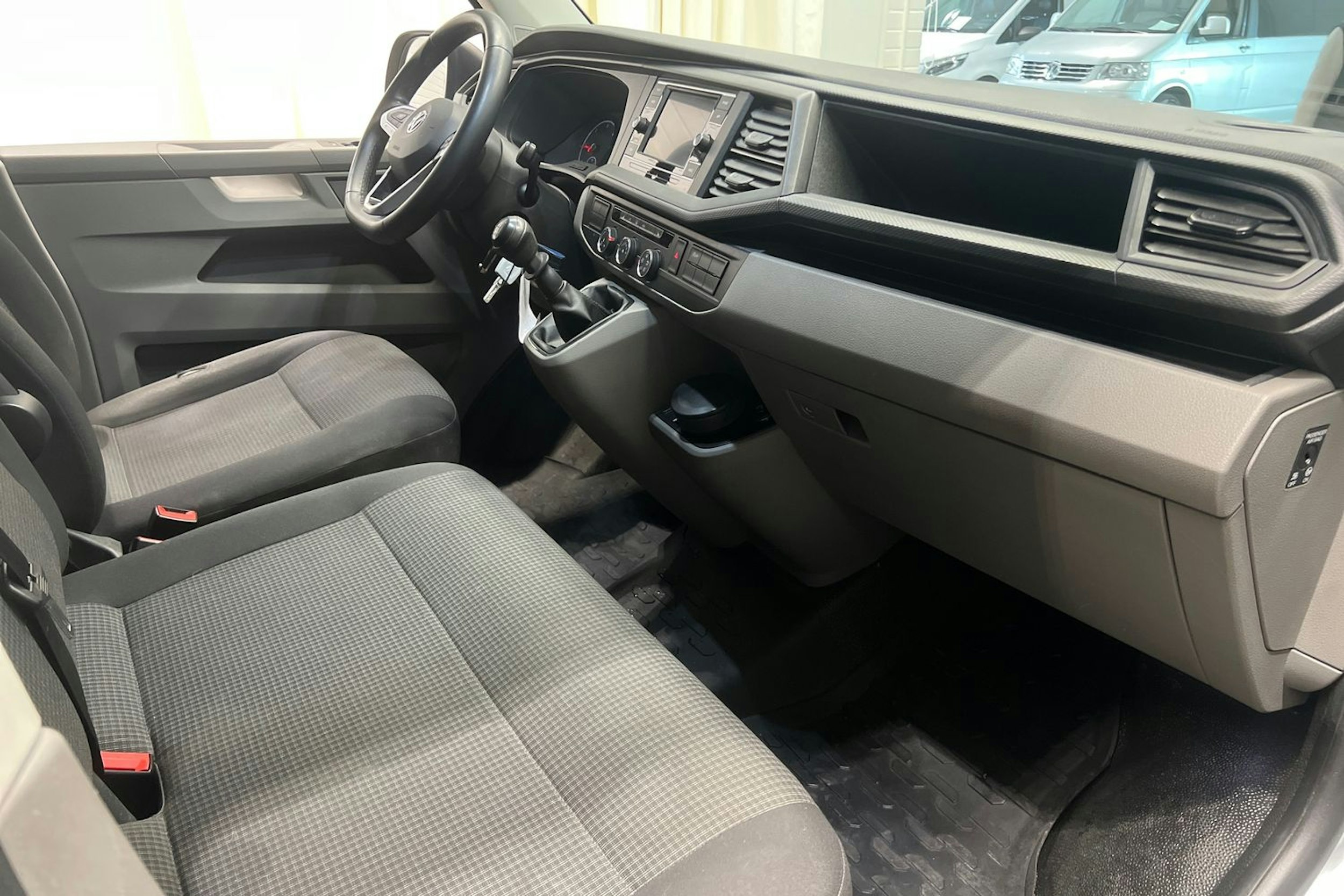 hopea Volkswagen Transporter 2020 kuva 13.