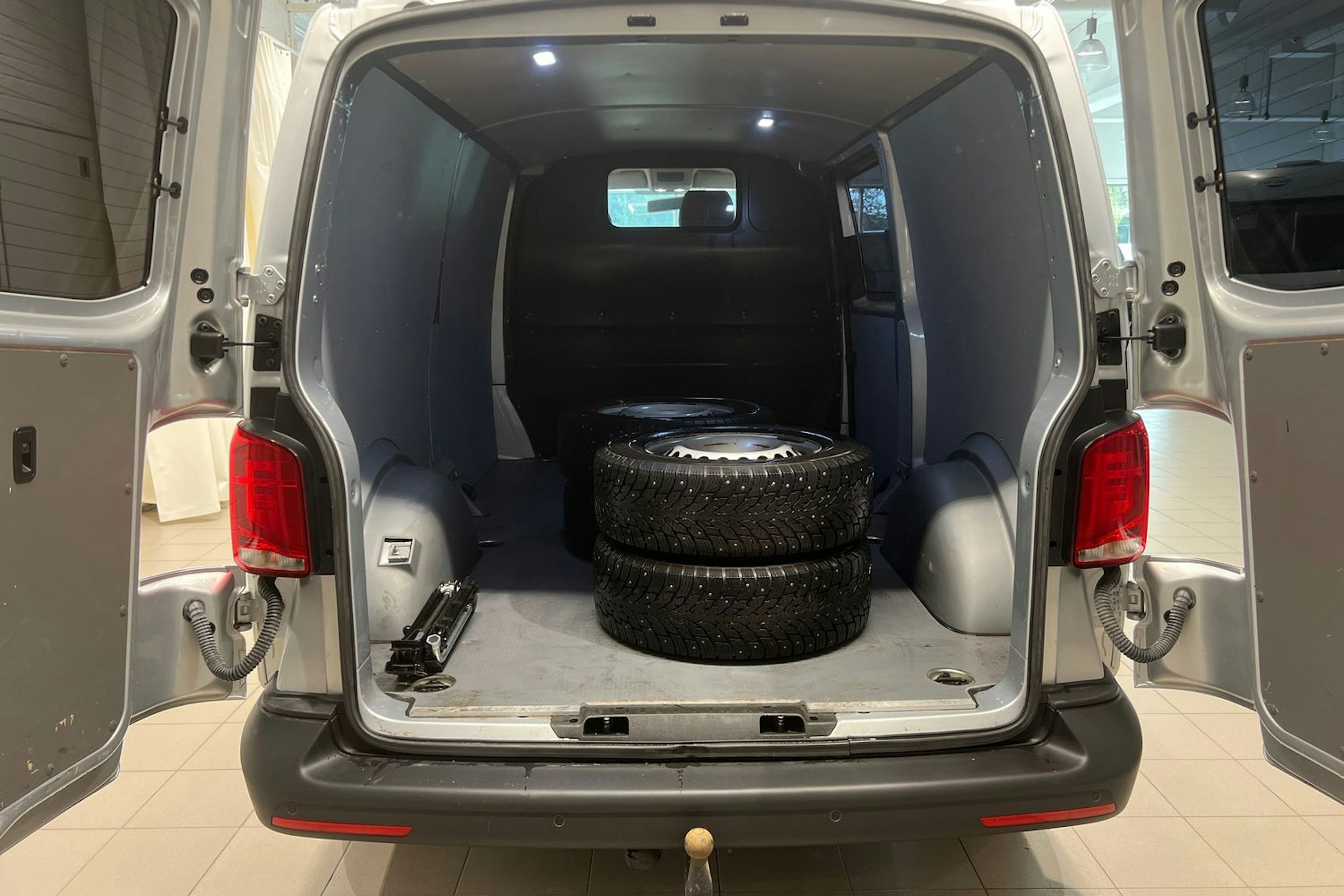 hopea Volkswagen Transporter 2020 kuva 19.