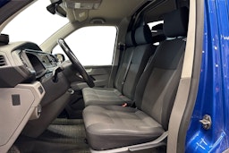 sininen Volkswagen Transporter 2020 kuva 7.