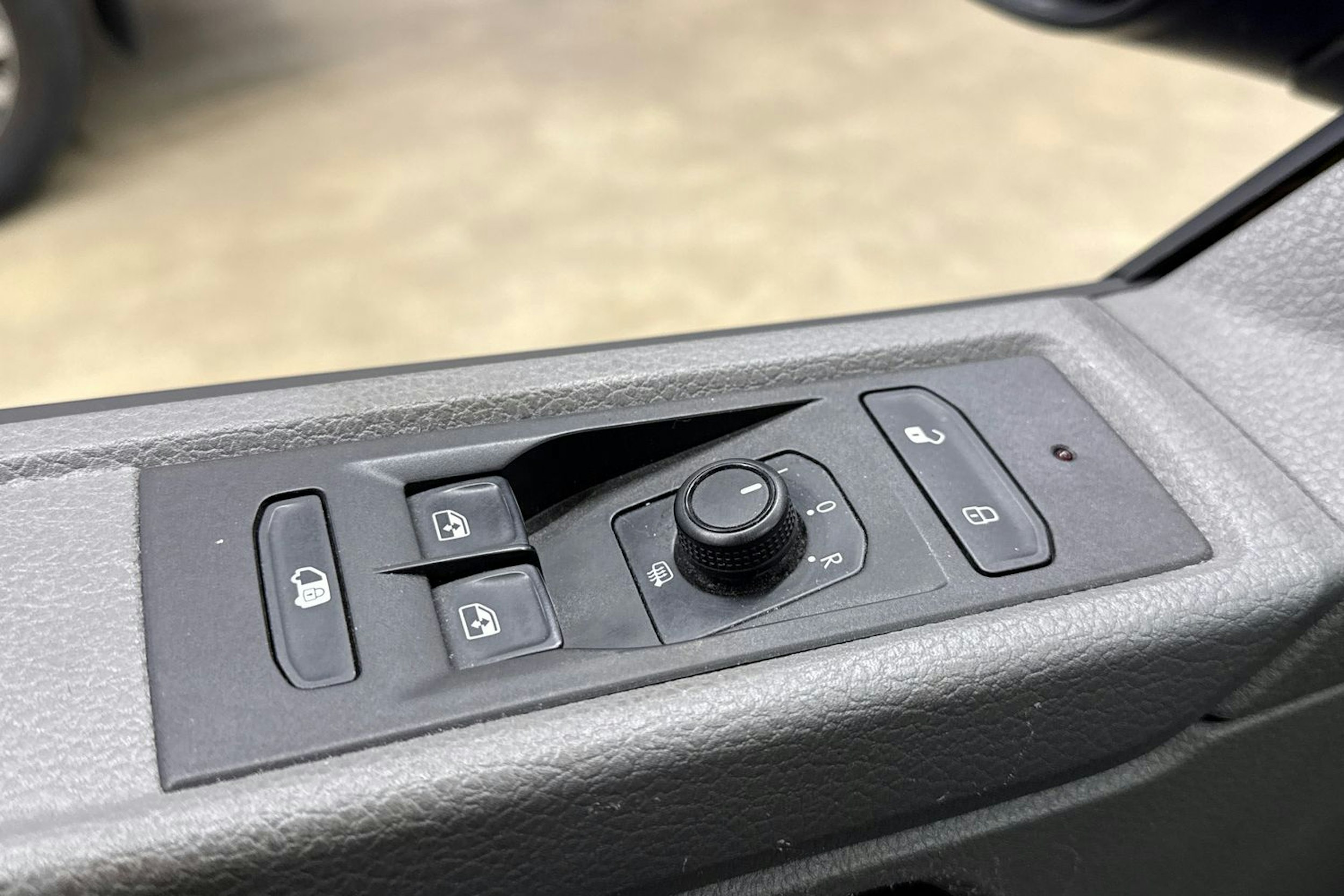 sininen Volkswagen Transporter 2020 kuva 13.