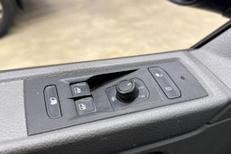 sininen Volkswagen Transporter 2020 kuva 13.
