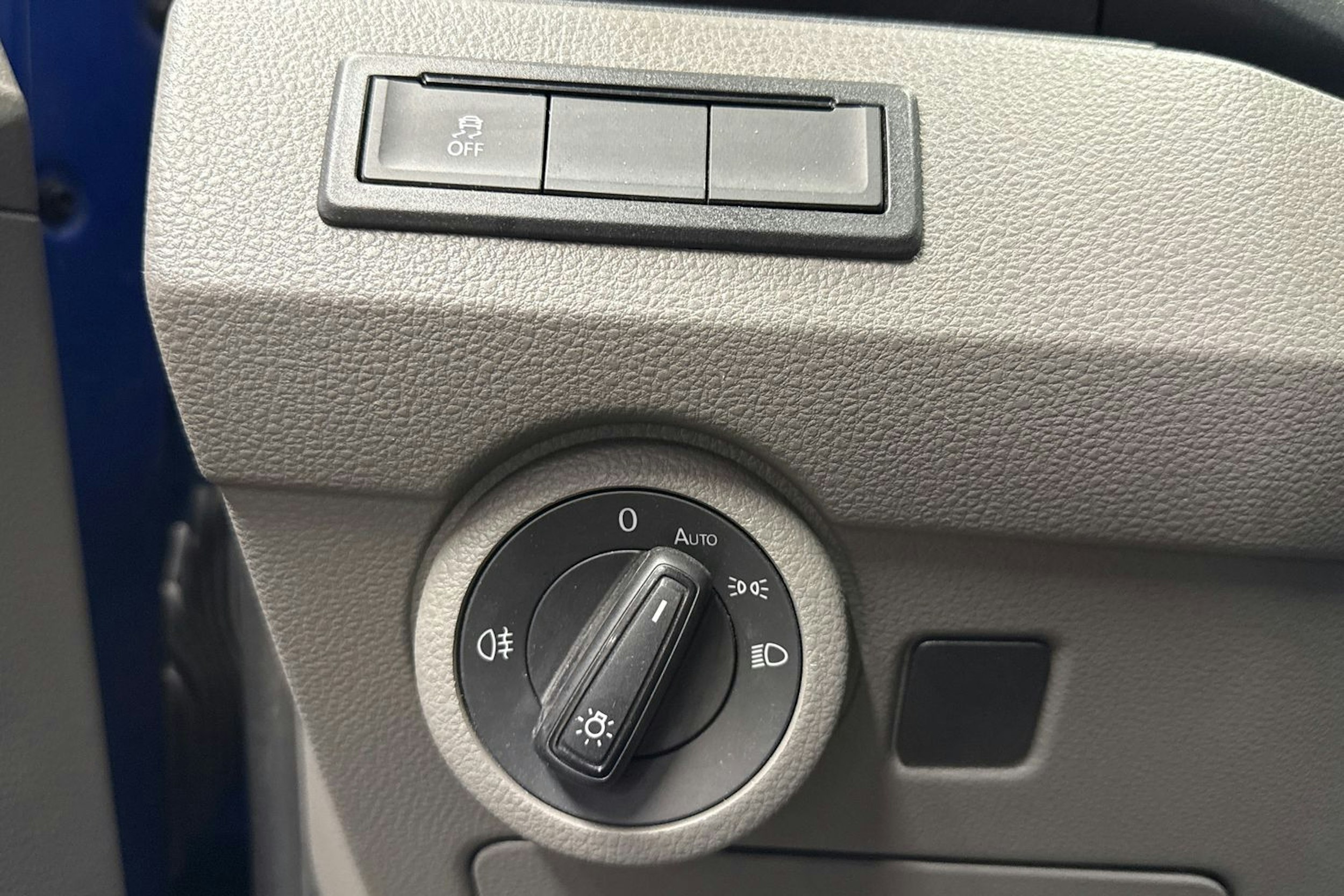 sininen Volkswagen Transporter 2020 kuva 14.