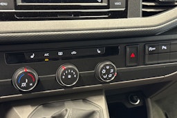 sininen Volkswagen Transporter 2020 kuva 21.