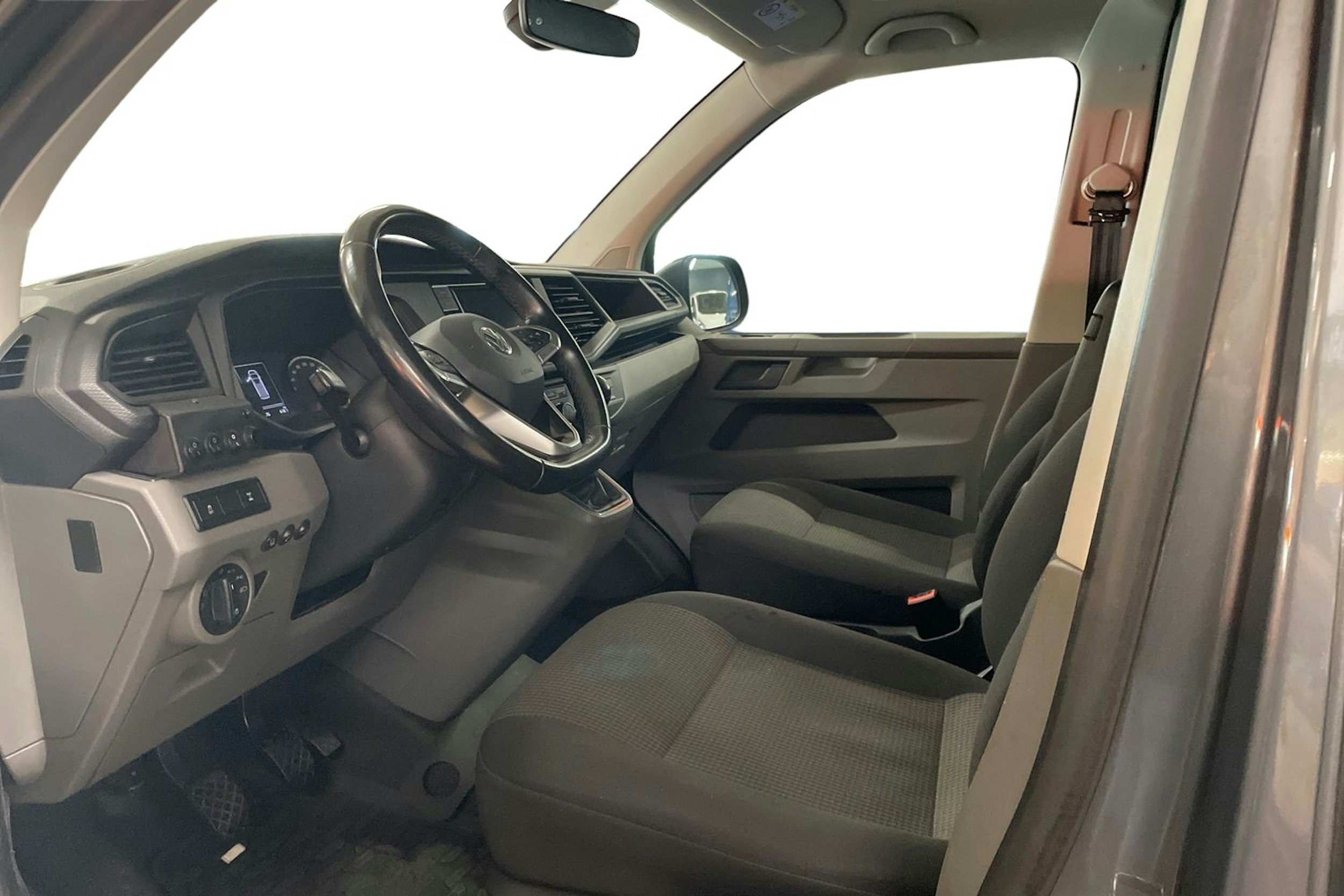harmaa Volkswagen Transporter 2020 kuva 3.