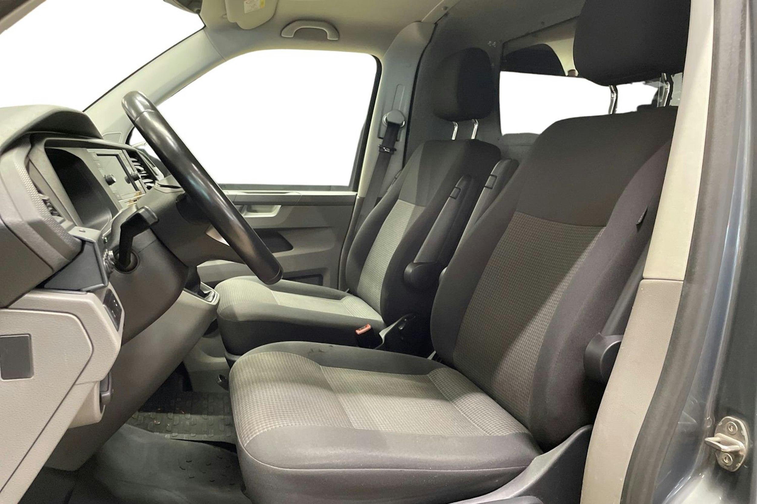 harmaa Volkswagen Transporter 2020 kuva 10.