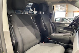 harmaa Volkswagen Transporter 2020 kuva 16.