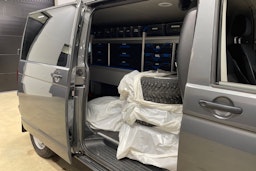 harmaa Volkswagen Transporter 2020 kuva 17.