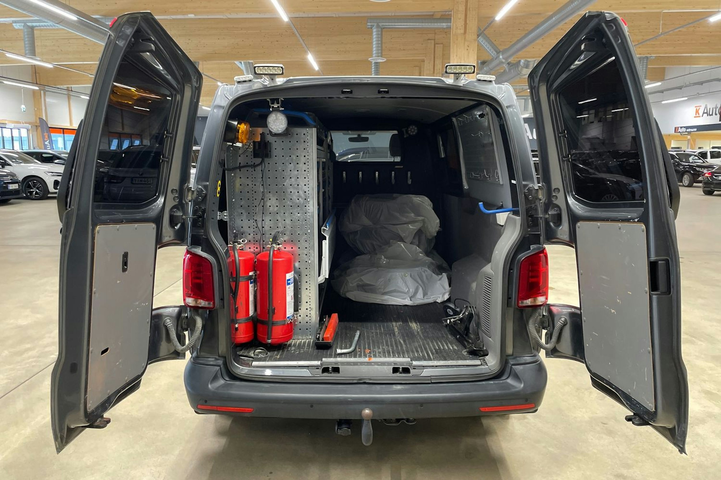 harmaa Volkswagen Transporter 2020 kuva 20.