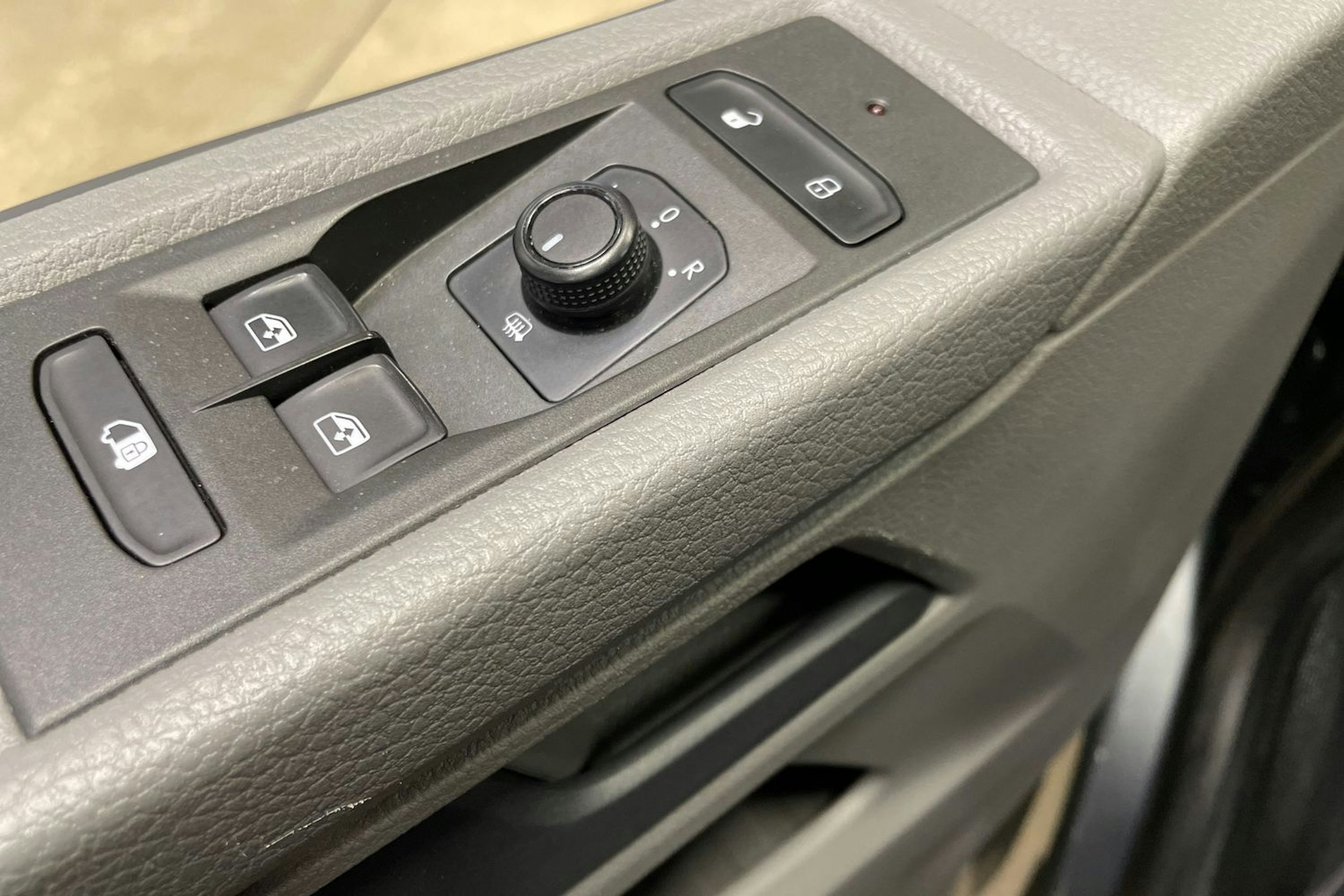 harmaa Volkswagen Transporter 2020 kuva 25.