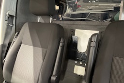 harmaa Volkswagen Transporter 2020 kuva 27.